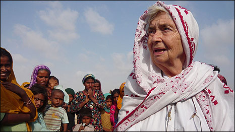 Dr Pfau visits the flood affected in a camp she established near Hyderabad, Pakistan