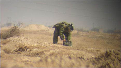 Kevin Ivison at work in Iraq on his first task after 28 February 2006. Taken through a telescope.