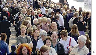 Mourners queue