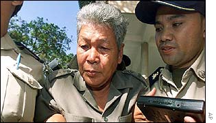 Sam Bith arrives at Phnom Penh Municipal Court 