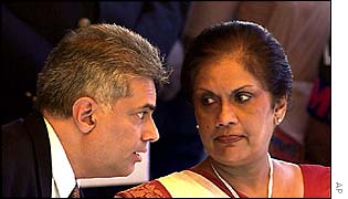 Prime Minister Ranil Wickremesinghe (left) and President Chandrika Kumaratunga