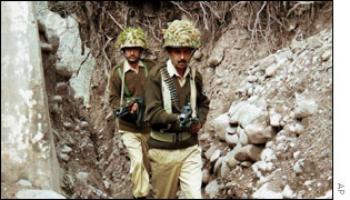 Pakistani soldiers near the border