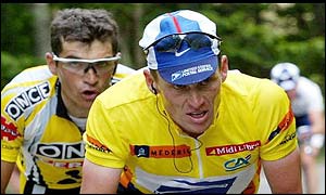 Lance Armstrong stays ahead 