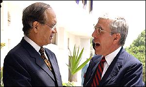 Pakistani Foreign Minister Abdul Sattar with Jack Straw in Islamabad