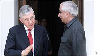 UK Foreign Secretary Jack Straw (left) and Indian Foreign Secretary Jaswant Singh