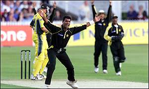 Pakistan captain Waqar Younis