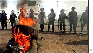 Argentines protesting against economic reforms