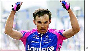 Pavel Tonkov celebrates winning the 17th stage
