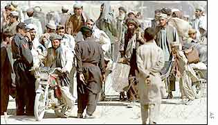 Afghan refugees cross the border into Afghanistan