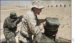 US forces help train Afghan government soldiers 
