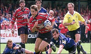 Gloucester's Andy Gomersall sprints towards the try-line