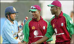 Sachin Tendulkar (left) shakes hands with Brian Lara (centre) and Wavell Hinds at the end of the third one-day international 