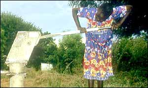 Kenyan woman pumping water
