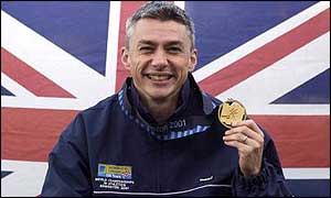 Jonathan Edwards celebrates gold at the world championships