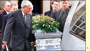 Ewie Cronje and son Frans carry the coffin