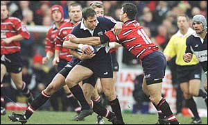 Bristol's Felipe Contepomi is tackled by Gloucester's Robert Todd and Henry Paul 