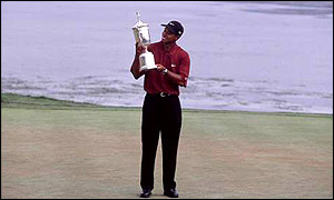 Tiger Woods holds the US Open trophy in 2000