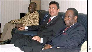 Marc Ravalomanana (centre), flanked by Ivory Coast President Laurent Gbagbo (left) and General Secretary of African Union Amara Essi