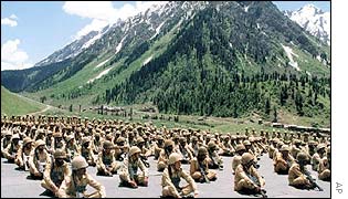 Pakistani troops near the Kashmir border