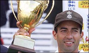 Hollioake will hope to inspire Surrey to further success