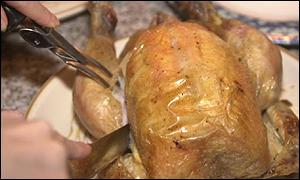 Carving roast chicken 