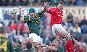 Steve Williams wins line-out ball against South Africa