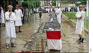 Islamic militants surrender arms in Ambon