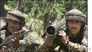 Indian soldiers in Kashmir 