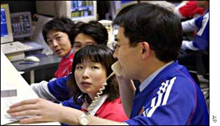 Japanese traders in the Japanese national football team's colours