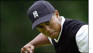 Tiger Woods hit a three-under-par 67 to take the lead in the US Open