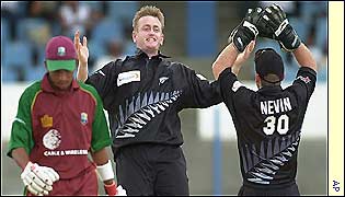 Styris dismisses Ramnaresh Sarwan