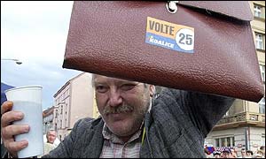 A Prague voter enjoys a free beer