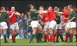 The two sets of players square up to each other at Newlands