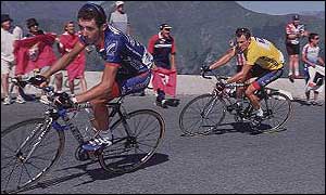 Roberto Hera and fellow US Postal rider Lance Armstrong