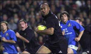 Jonah Lomu in action against Italy