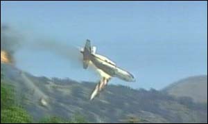 The fight-fighting plane crashing to the ground
