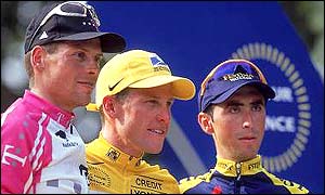 Joseba Beloki (far right) on the winners' podium with Jan Ullrich and Lance Armstrong