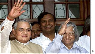 Indian Prime Minister Vajpayee (l) with presidential candidate Dr Kalam
