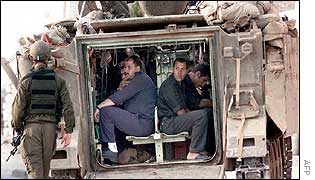 Palestinian policemen arrested in Hebron