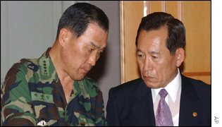 South Korean Defence Minister Kim Dong-shin with joint chiefs of staff head Lee Nam-shin at National Security Council emergency meeting 