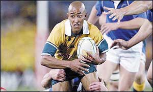 George Gregan just fails to escape the clutches of the French defence