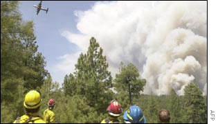 Smoke rises from Arizona wildfire
