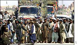 Afghans waiting at Chaman