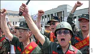 South Korean veterans shout anti-North Korea slogans 
