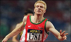 Iwan Thomas wins gold at Kuala Lumpur in 1998