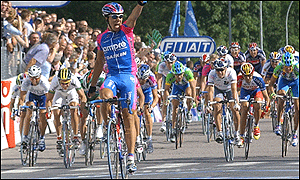 Rubens Bertogliati (centre) wins stage one of the Tour de France