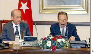 MHP party leader Devlet Bacheli (l) and Turkish PM Bulent Ecevit at Wednesday's cabinet meeting