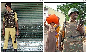 Indian police on the streets of Srinigar 