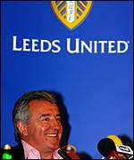 Terry Venables signs as Leeds Manager