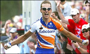 Karsten Kroon celebrates the stage win